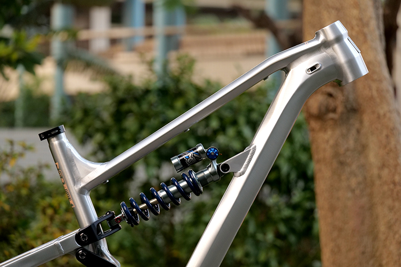 Rama roweru typu soft tail, ze – Mountain Biking Uk recenzja i cena